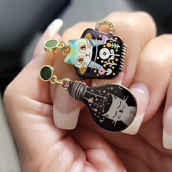 Mismatched Cats Handpainted Dangle Earrings - Picture 4 of 5